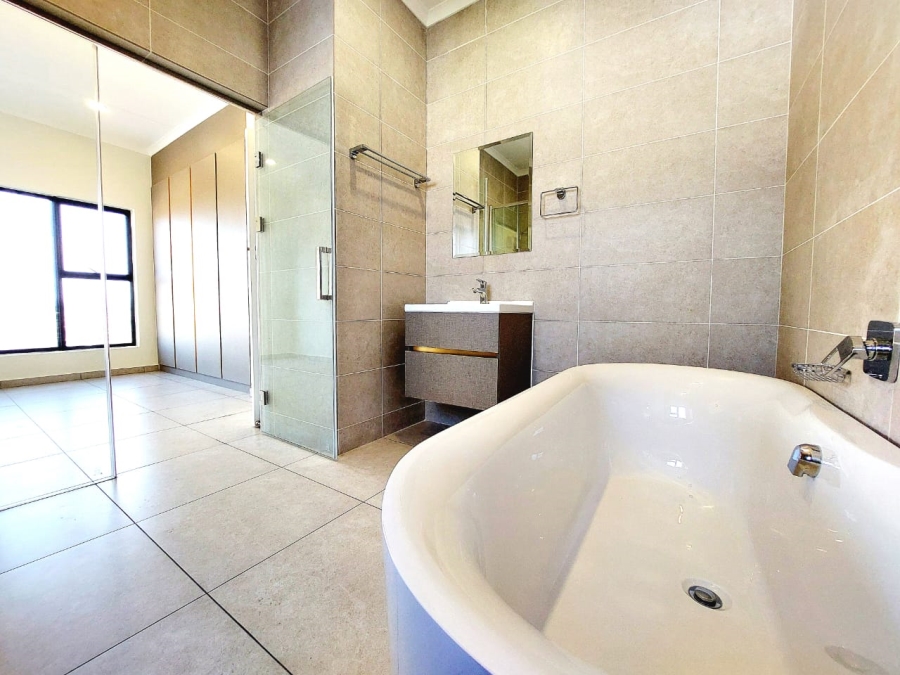 1 Bedroom Property for Sale in Greenstone Ridge Gauteng