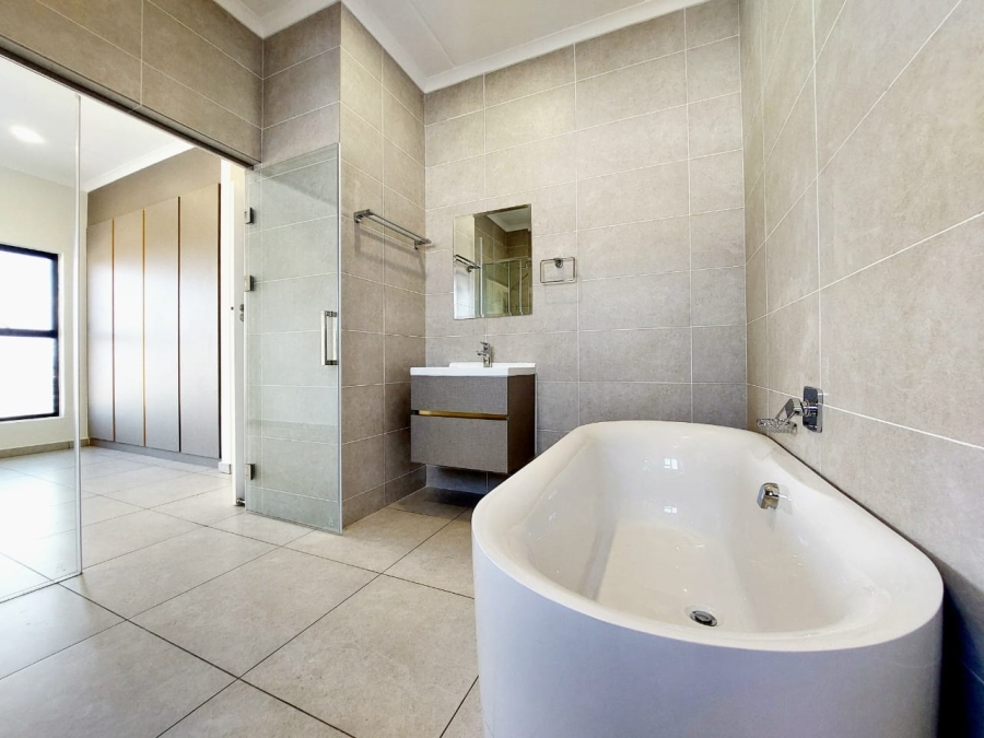 1 Bedroom Property for Sale in Greenstone Ridge Gauteng