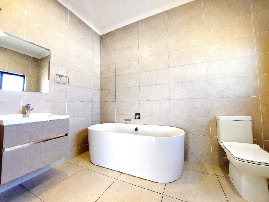 1 Bedroom Property for Sale in Greenstone Ridge Gauteng