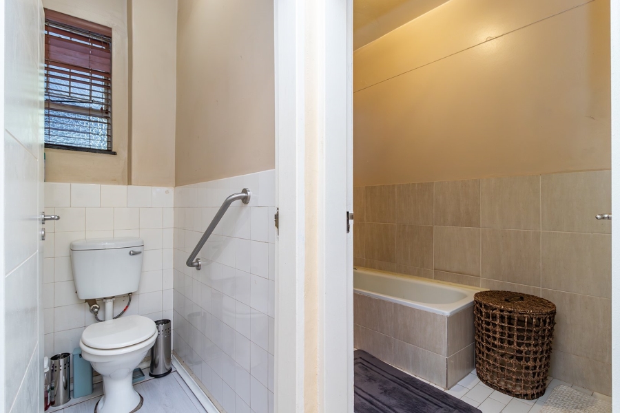 2 Bedroom Property for Sale in Rosebank Gauteng