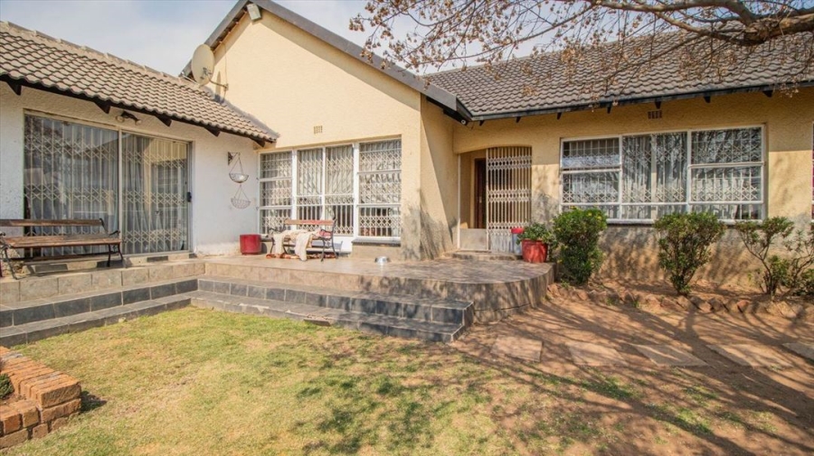 4 Bedroom Property for Sale in Birchleigh North Gauteng