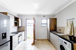 2 Bedroom Property for Sale in Windmill Park Gauteng