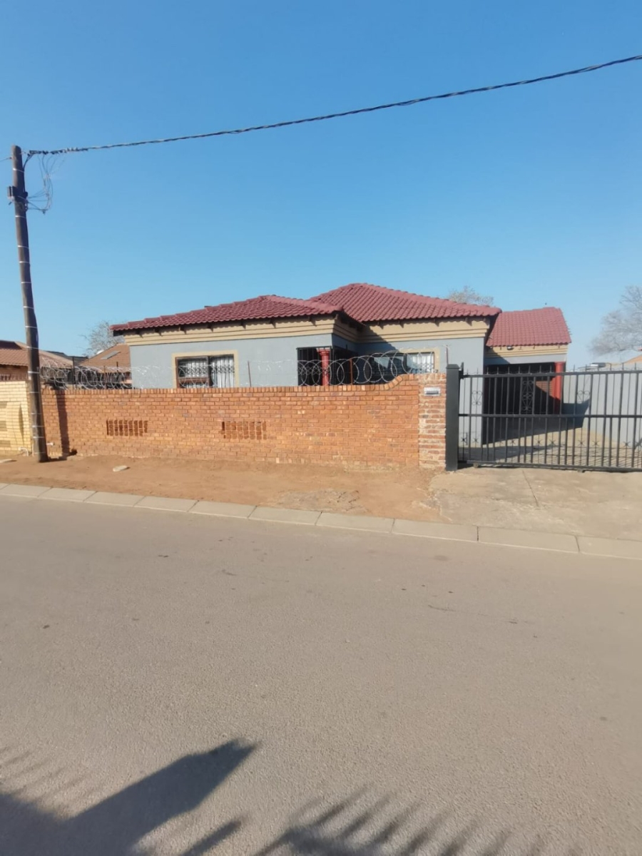 To Let 4 Bedroom Property for Rent in Soshanguve WW Gauteng