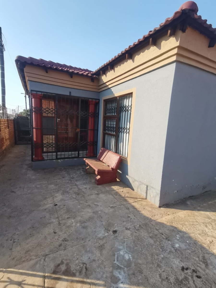 To Let 4 Bedroom Property for Rent in Soshanguve WW Gauteng
