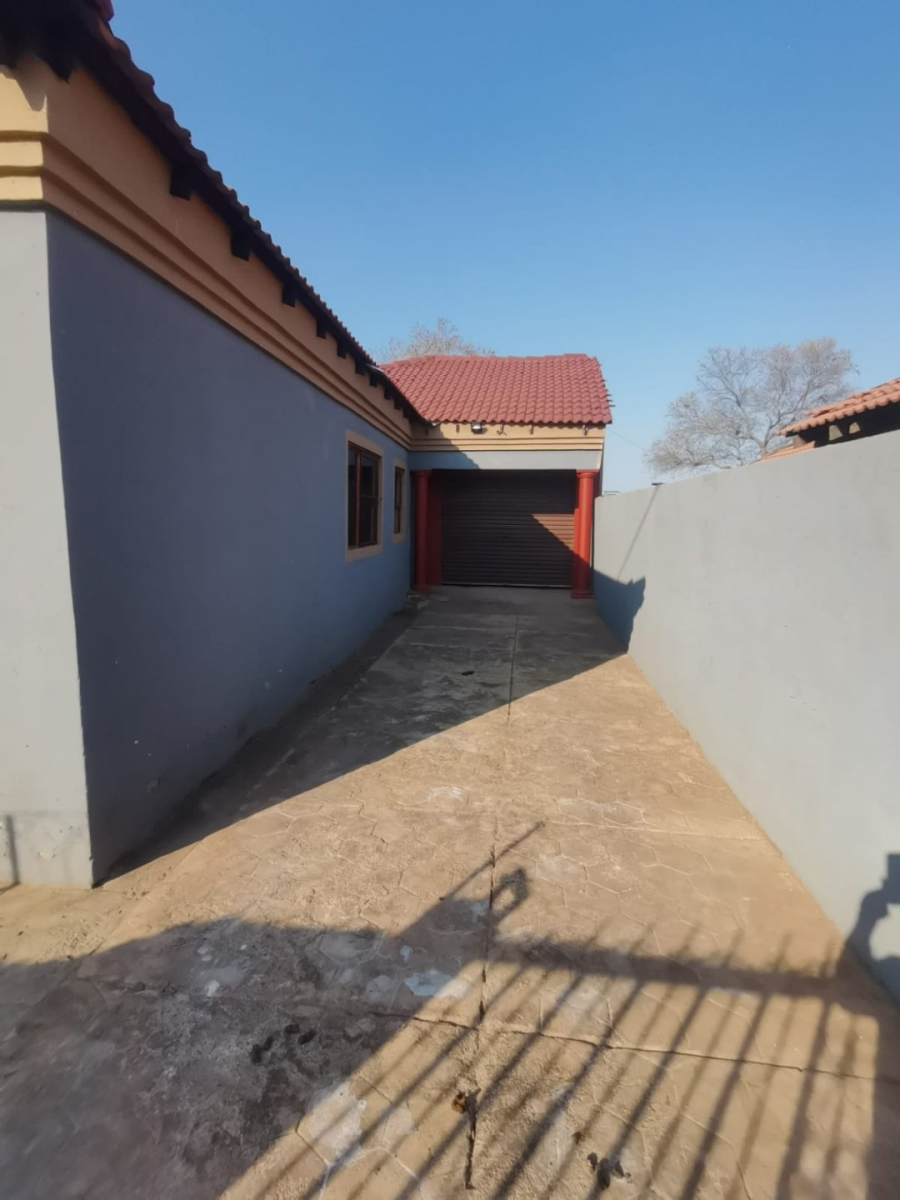 To Let 4 Bedroom Property for Rent in Soshanguve WW Gauteng