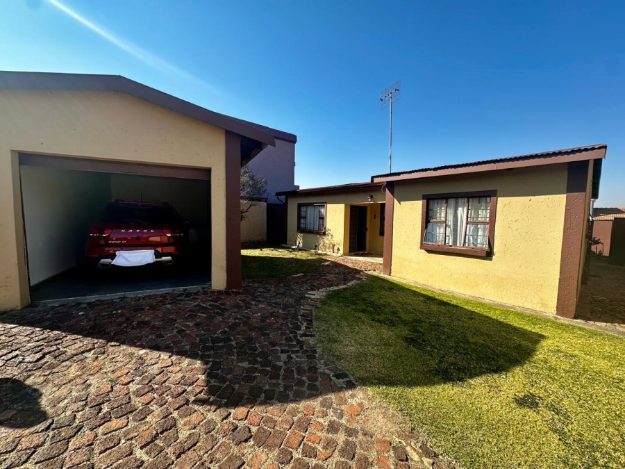 3 Bedroom Property for Sale in Liefde en Vrede Gauteng