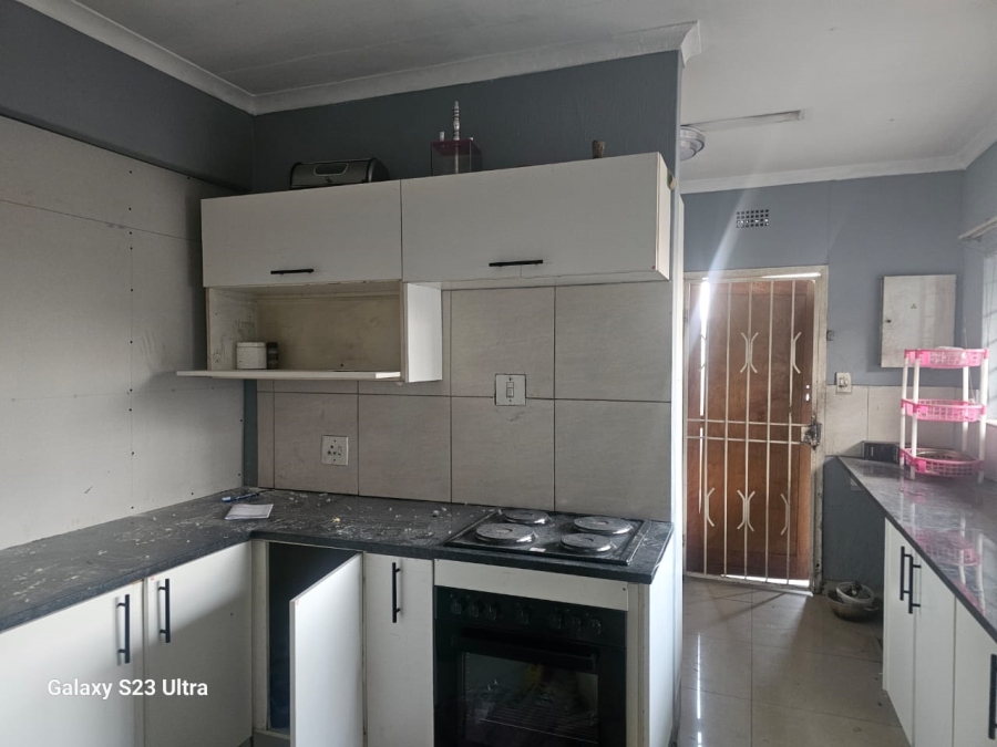 To Let 1 Bedroom Property for Rent in Kew Gauteng