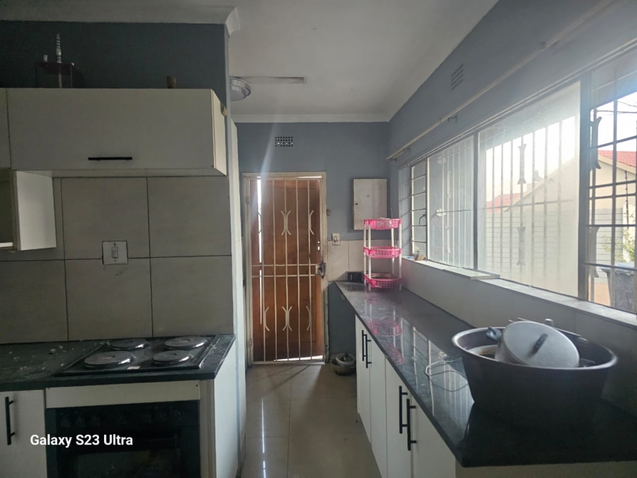 To Let 1 Bedroom Property for Rent in Kew Gauteng