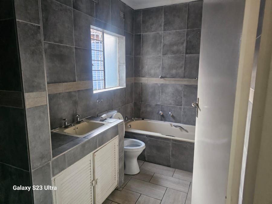 To Let 1 Bedroom Property for Rent in Kew Gauteng