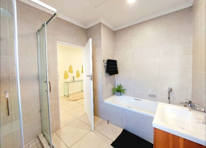 3 Bedroom Property for Sale in Sunninghill Gauteng