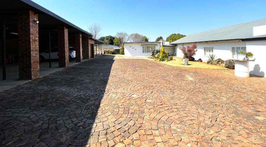 7 Bedroom Property for Sale in Valhalla Gauteng