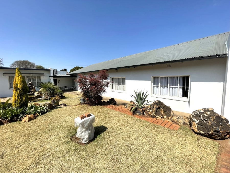 7 Bedroom Property for Sale in Valhalla Gauteng