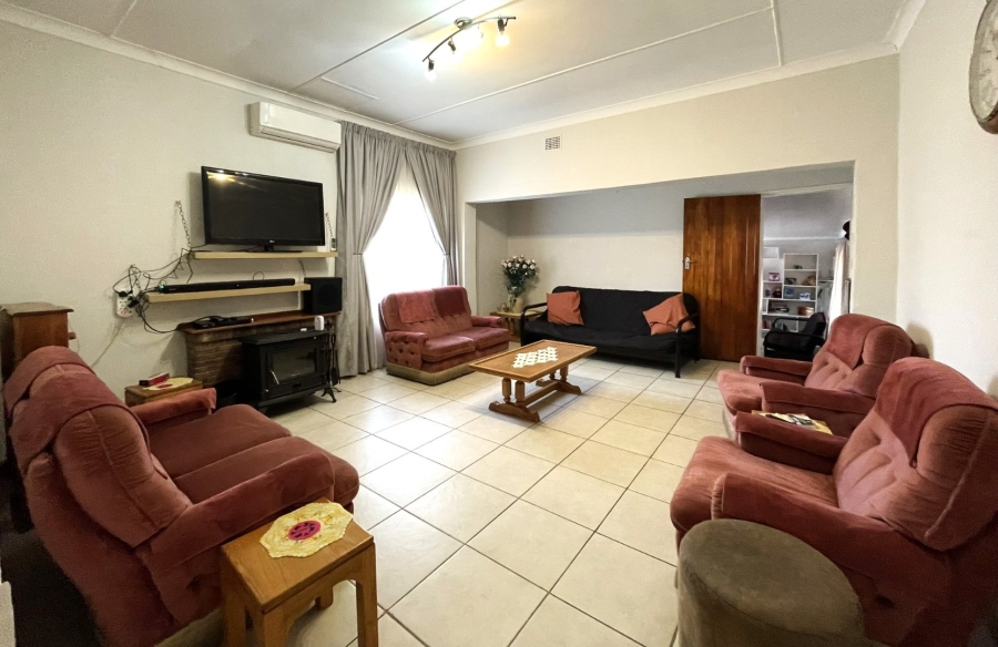 7 Bedroom Property for Sale in Valhalla Gauteng