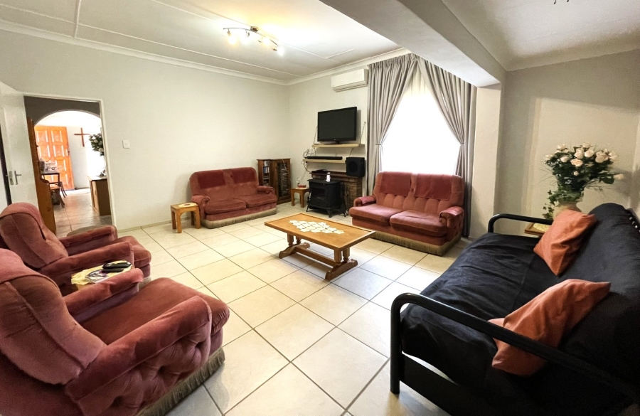 7 Bedroom Property for Sale in Valhalla Gauteng