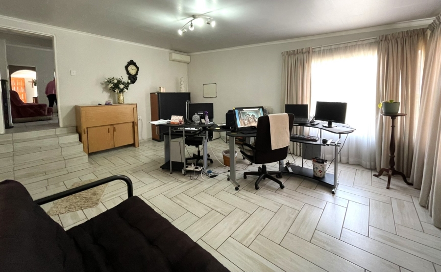 7 Bedroom Property for Sale in Valhalla Gauteng