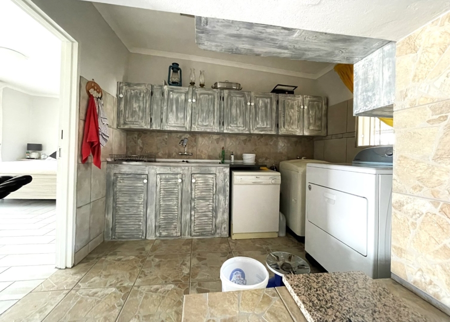 7 Bedroom Property for Sale in Valhalla Gauteng