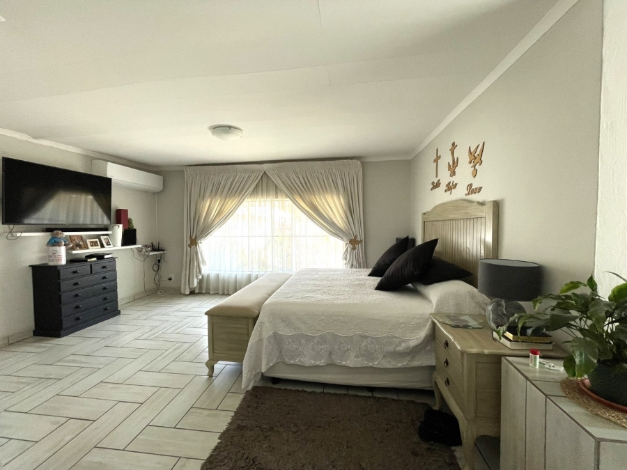 7 Bedroom Property for Sale in Valhalla Gauteng