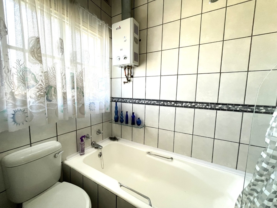 7 Bedroom Property for Sale in Valhalla Gauteng