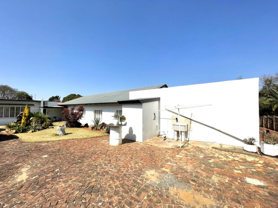 7 Bedroom Property for Sale in Valhalla Gauteng
