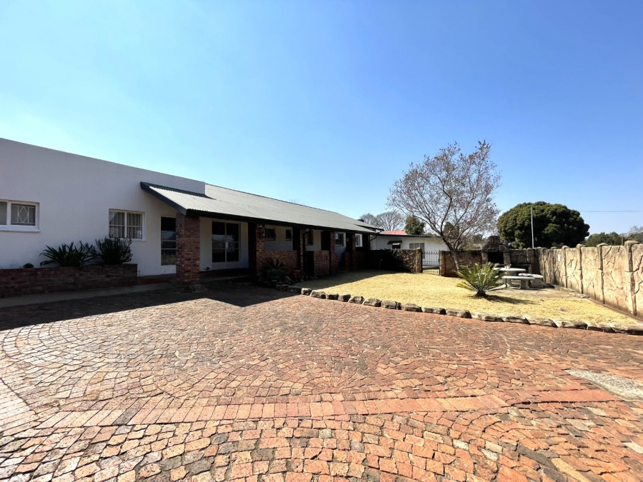 7 Bedroom Property for Sale in Valhalla Gauteng