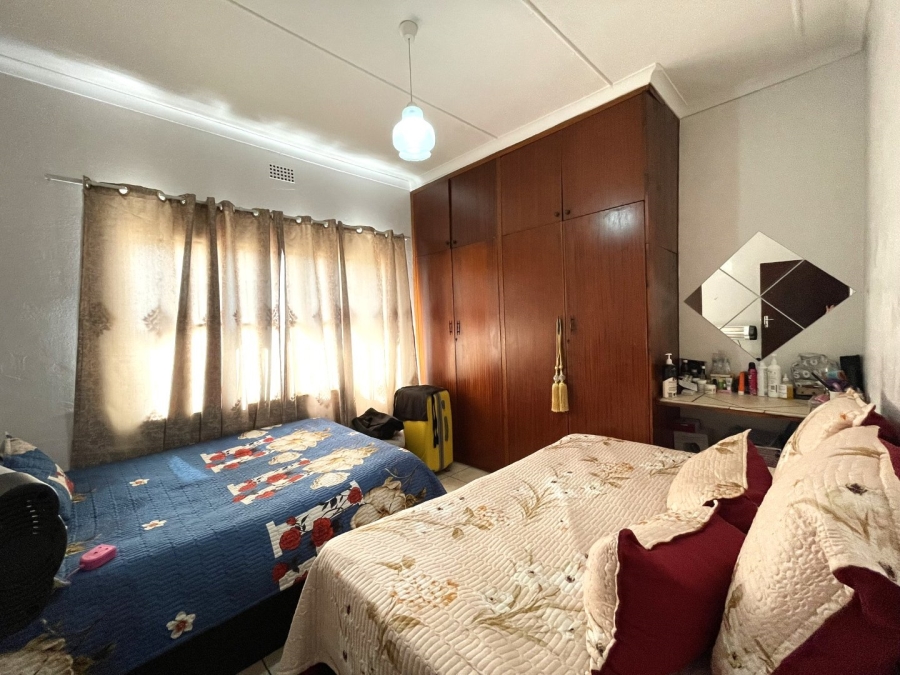 7 Bedroom Property for Sale in Valhalla Gauteng