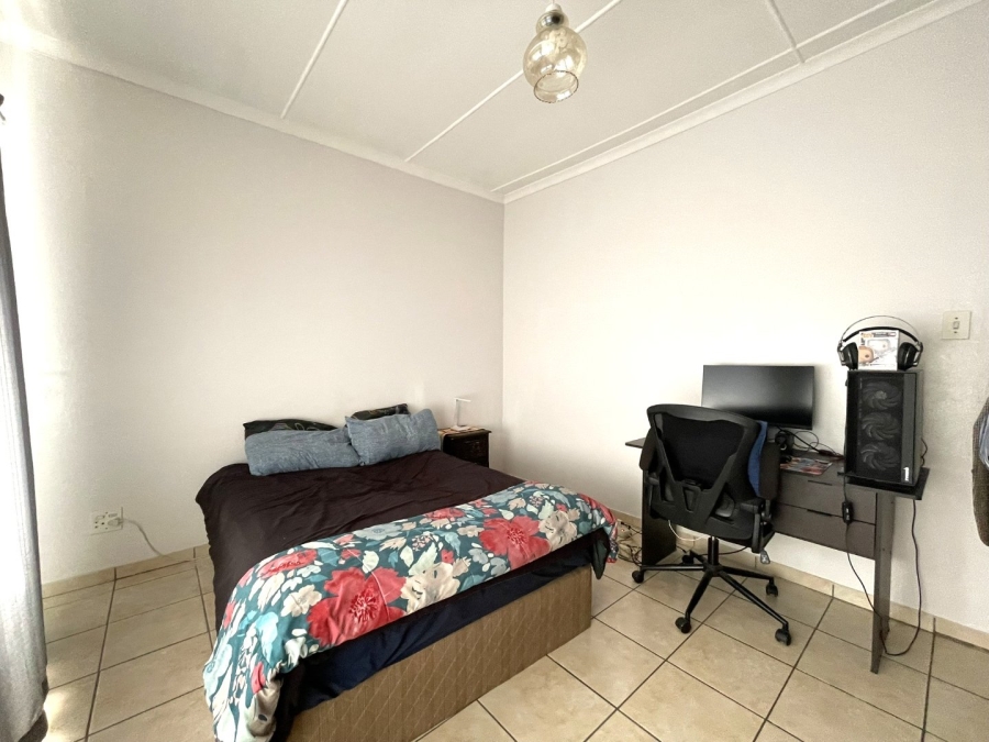 7 Bedroom Property for Sale in Valhalla Gauteng