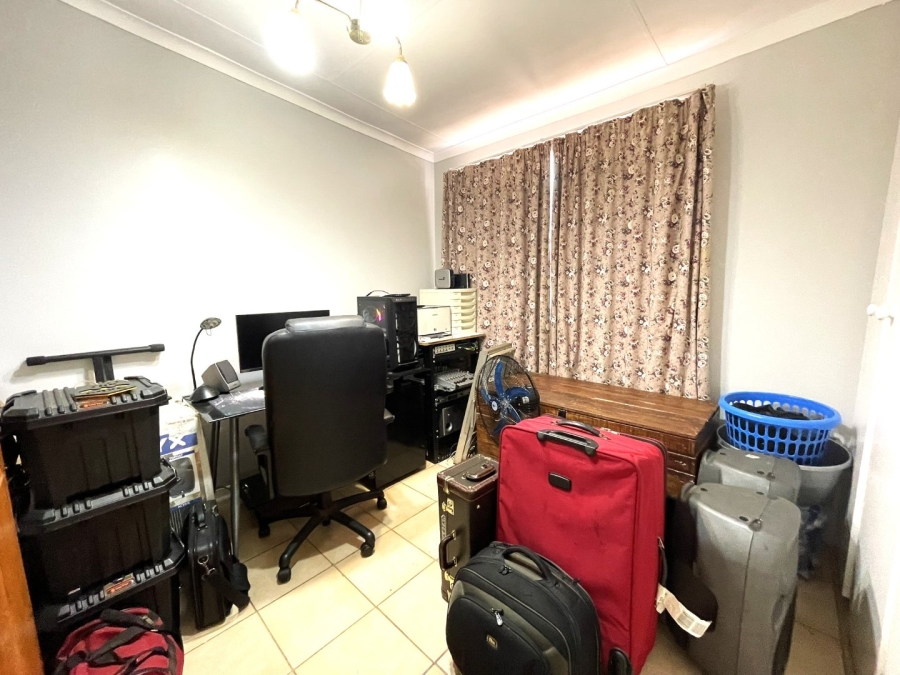 7 Bedroom Property for Sale in Valhalla Gauteng