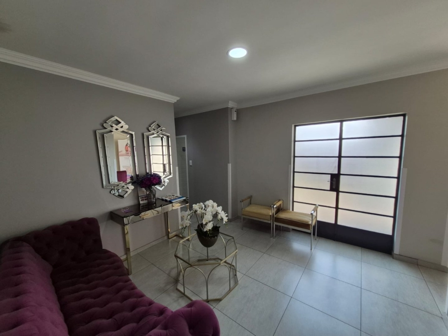 1 Bedroom Property for Sale in Garsfontein Gauteng