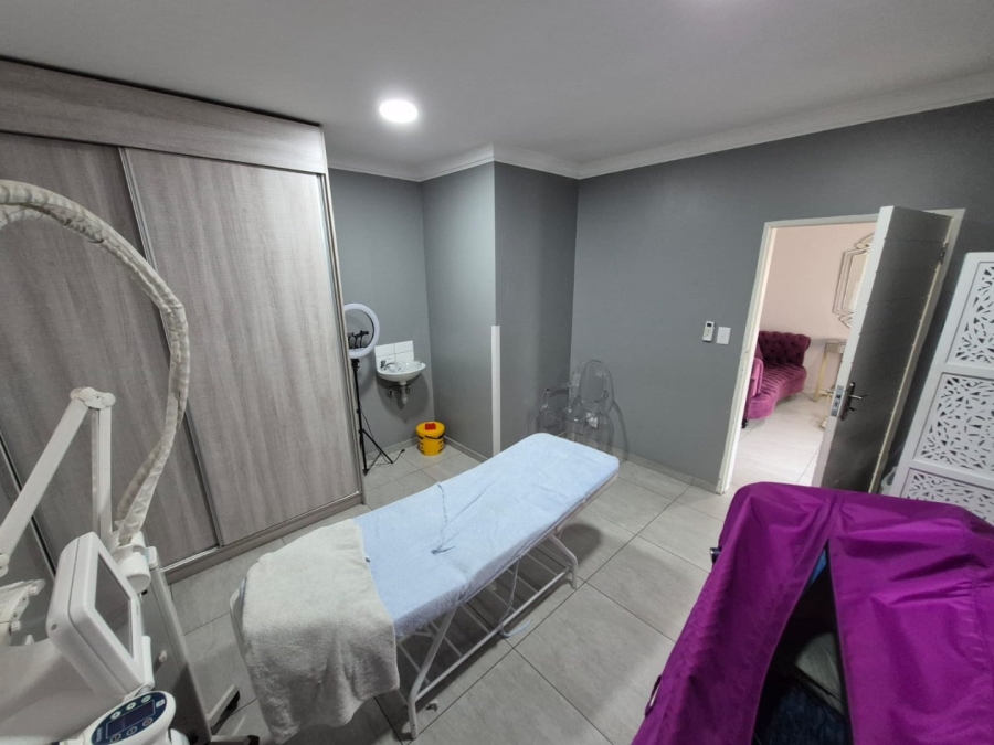 1 Bedroom Property for Sale in Garsfontein Gauteng