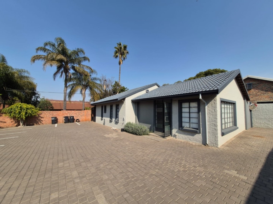 1 Bedroom Property for Sale in Garsfontein Gauteng