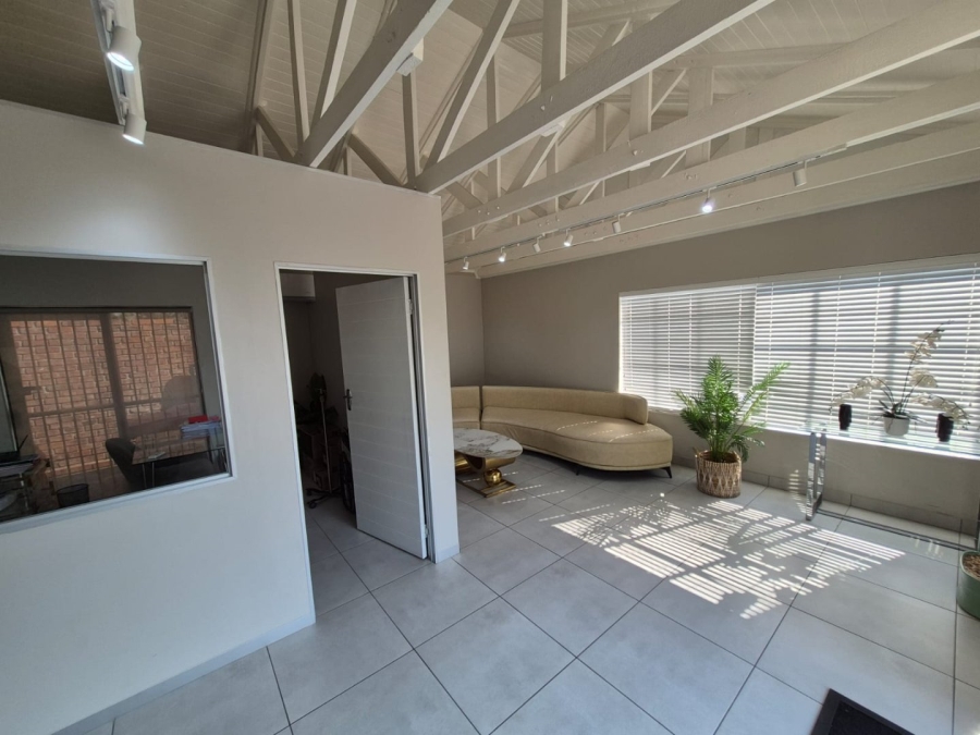 1 Bedroom Property for Sale in Garsfontein Gauteng