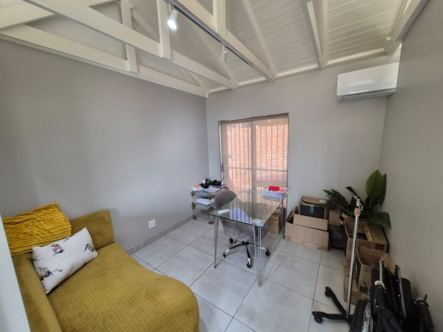 1 Bedroom Property for Sale in Garsfontein Gauteng
