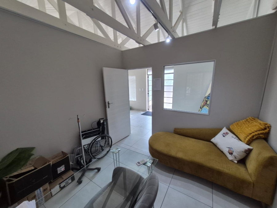 1 Bedroom Property for Sale in Garsfontein Gauteng