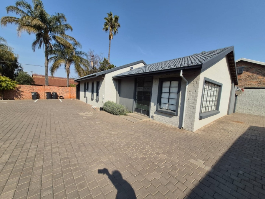 1 Bedroom Property for Sale in Garsfontein Gauteng