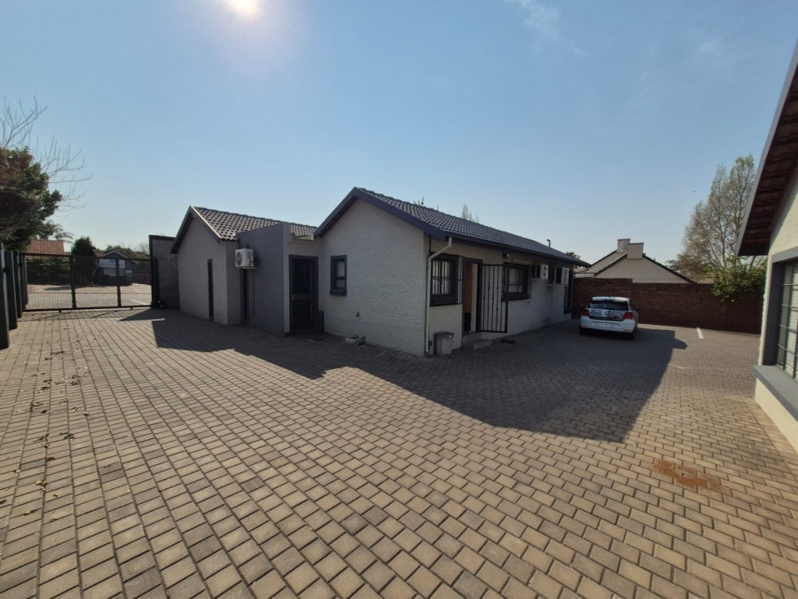 1 Bedroom Property for Sale in Garsfontein Gauteng