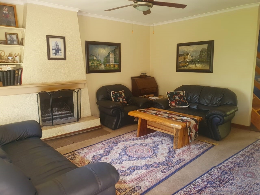 5 Bedroom Property for Sale in Eldoraigne Gauteng