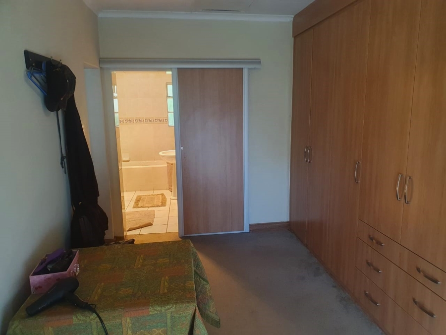 5 Bedroom Property for Sale in Eldoraigne Gauteng