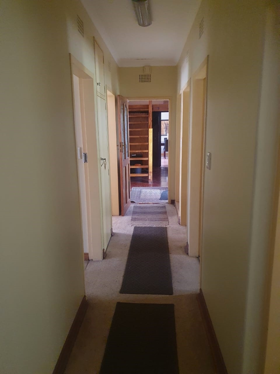 5 Bedroom Property for Sale in Eldoraigne Gauteng