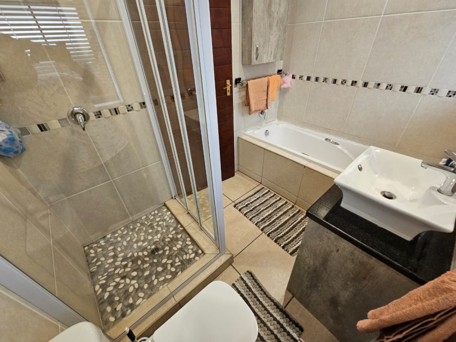 3 Bedroom Property for Sale in Thatchfield Hills Gauteng