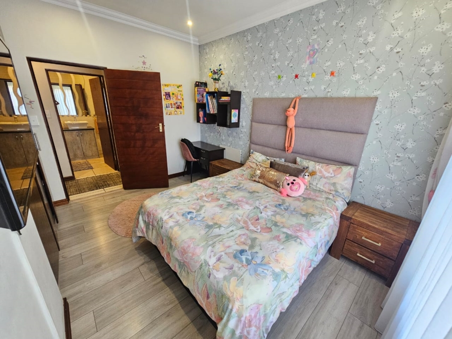 3 Bedroom Property for Sale in Thatchfield Hills Gauteng
