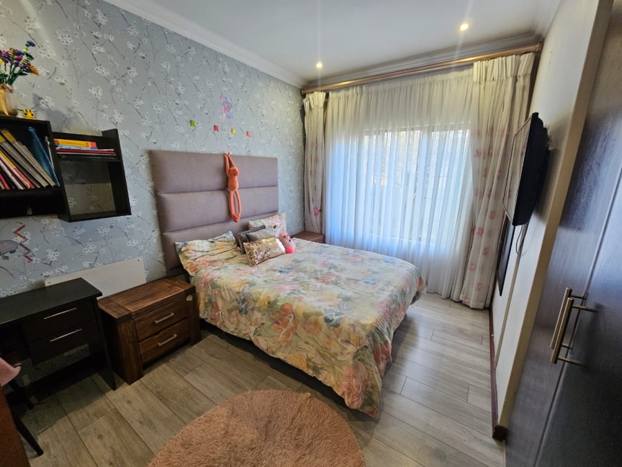 3 Bedroom Property for Sale in Thatchfield Hills Gauteng