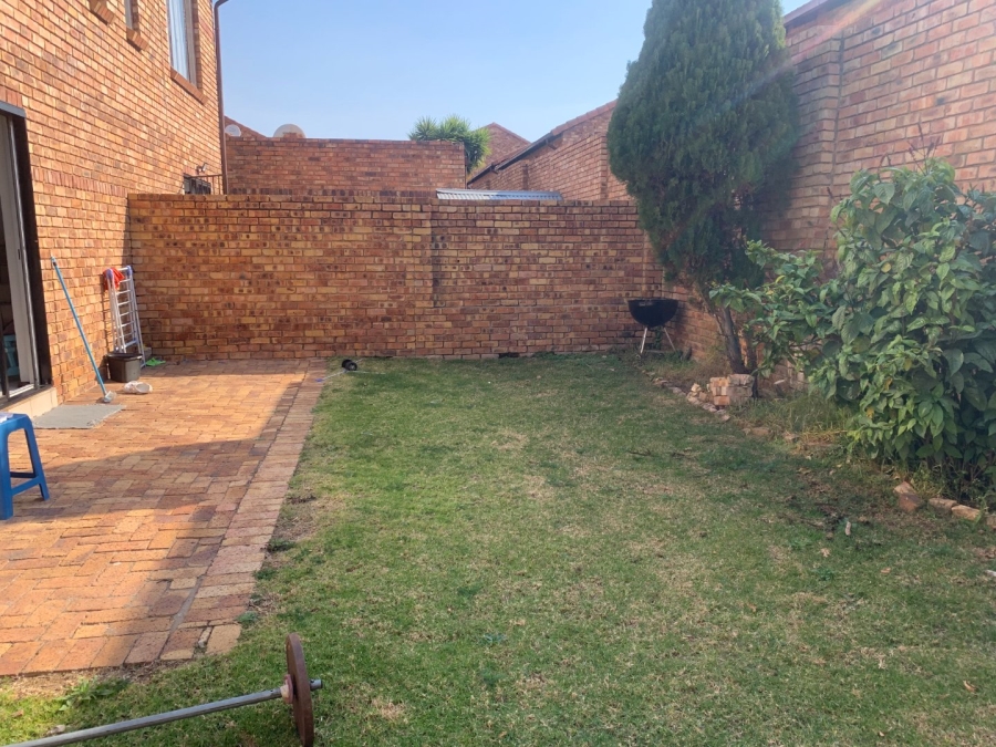 To Let 2 Bedroom Property for Rent in Halfway Gardens Gauteng