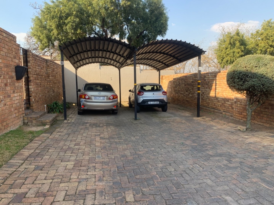 To Let 2 Bedroom Property for Rent in Halfway Gardens Gauteng