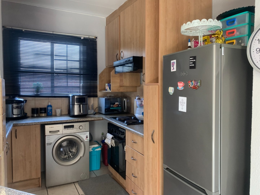 To Let 2 Bedroom Property for Rent in Halfway Gardens Gauteng
