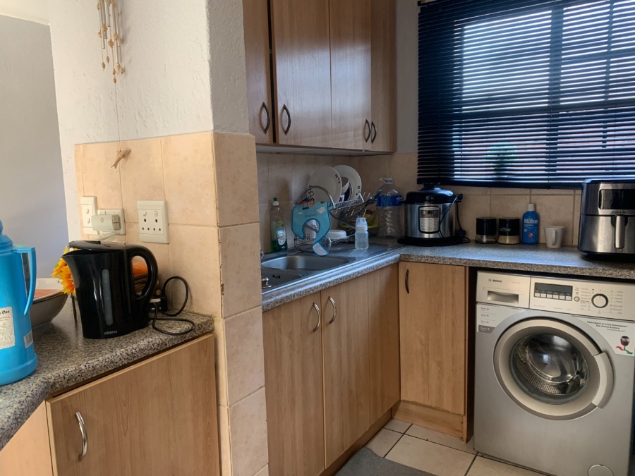 To Let 2 Bedroom Property for Rent in Halfway Gardens Gauteng