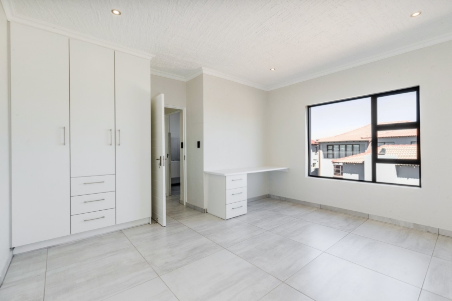 4 Bedroom Property for Sale in Halfway House Gauteng