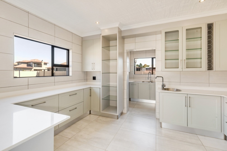 4 Bedroom Property for Sale in Halfway House Gauteng