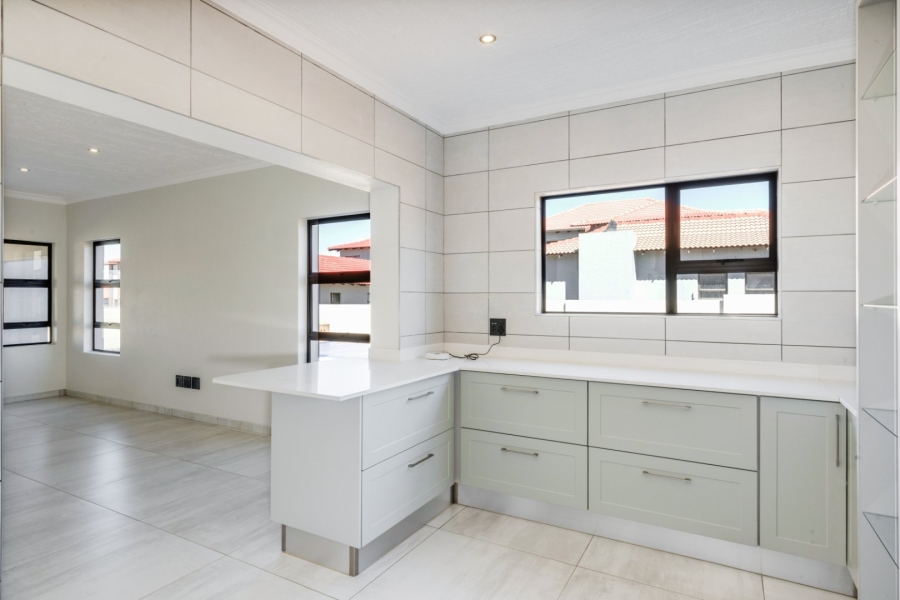 4 Bedroom Property for Sale in Halfway House Gauteng