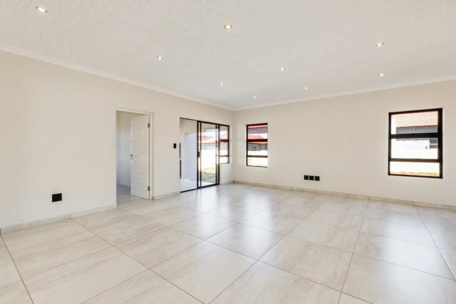 4 Bedroom Property for Sale in Halfway House Gauteng