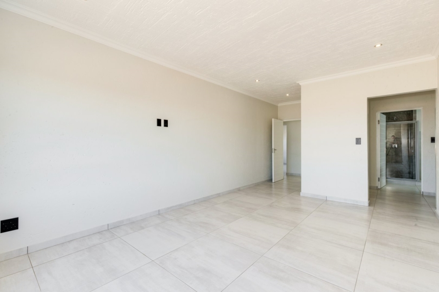 4 Bedroom Property for Sale in Halfway House Gauteng